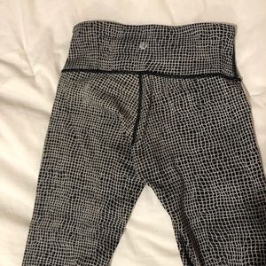 LULULEMON pattern leggings never worn!! Rare